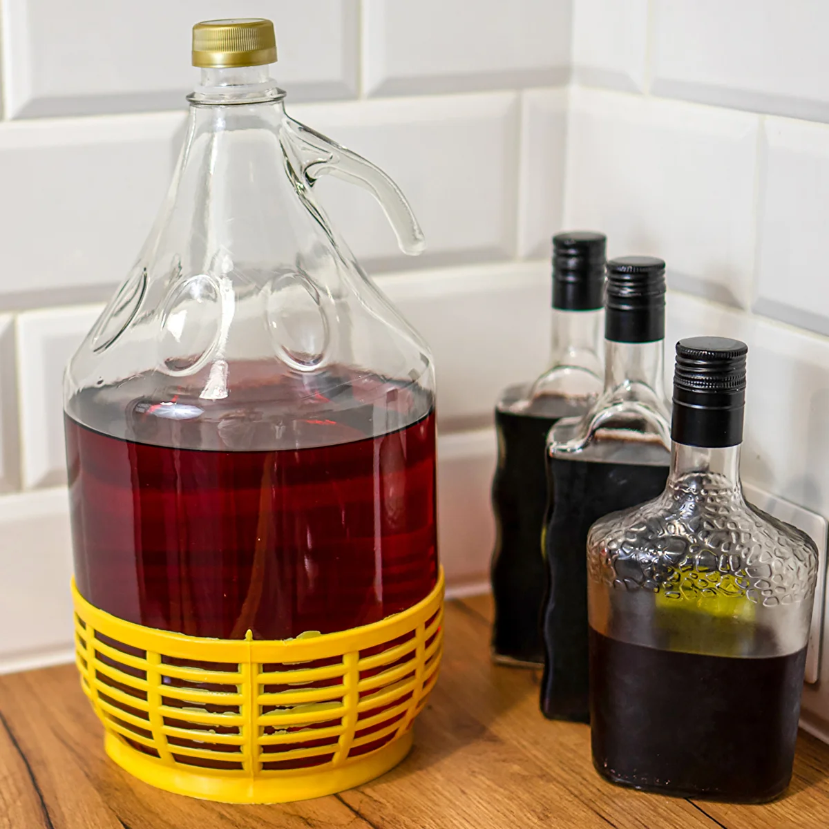 Dama demizson, 5 l, csavaros kupakkal