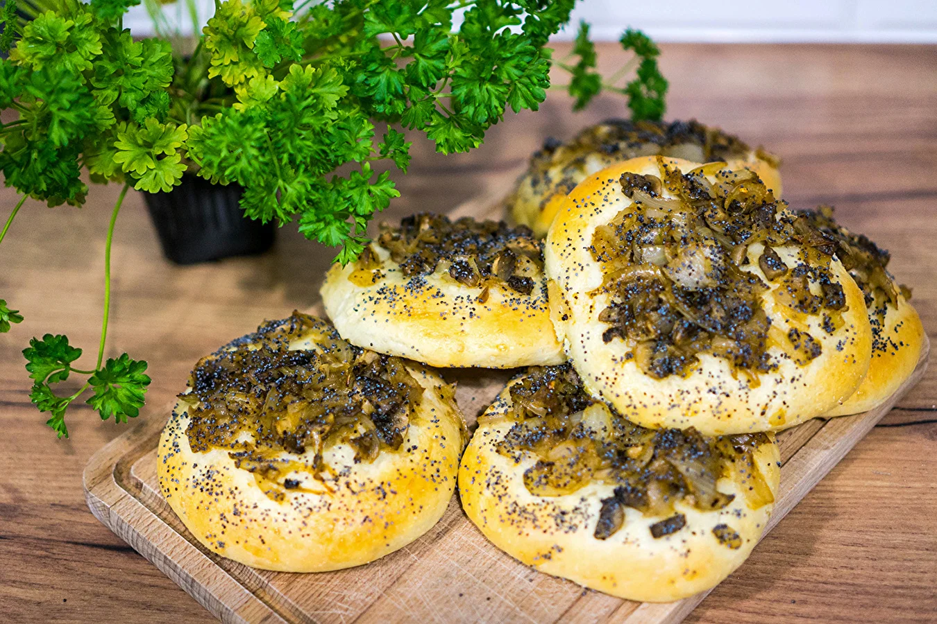 Hagymás-gombás kelt bucik
