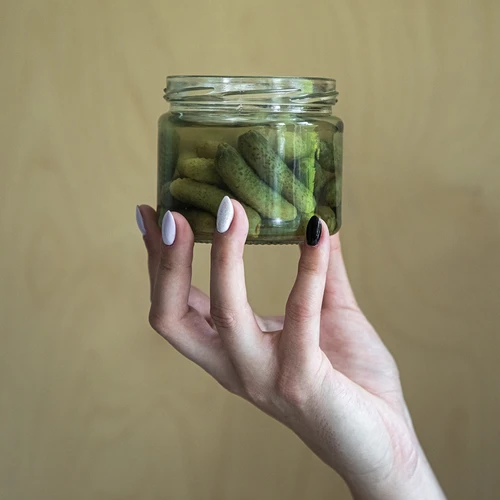 Alacsony, 330 ml-es befőttes üveg – színes TO 82/6 csavaros kupakkal, 6 db - 9