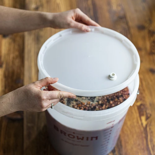 Erjesztő tartály fedéllel 30 L - 20