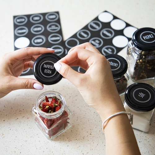 Készlet: 12 x 150 ml-es üveg + 30 db fűszercímke - 12