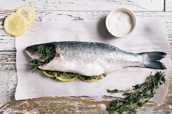 Házi füstölt pisztráng kapros pácban