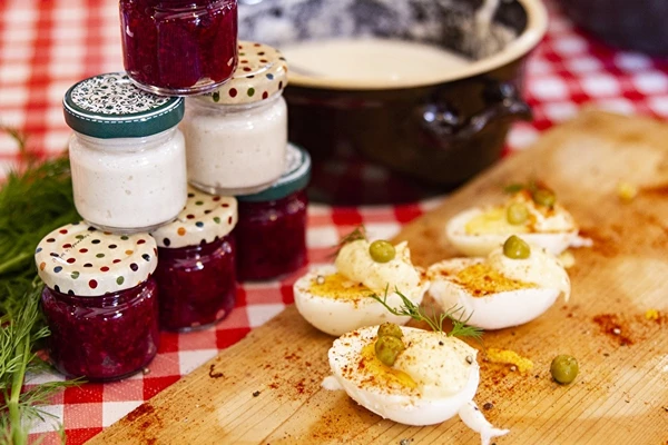 Házi ízesítők a húsvéti asztalra: tormás cékla, torma és majonéz!