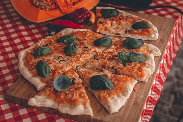 Házi pizza sütőtökszósszal