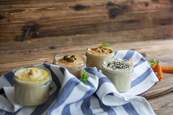 Hummusz különböző ízváltozatokban