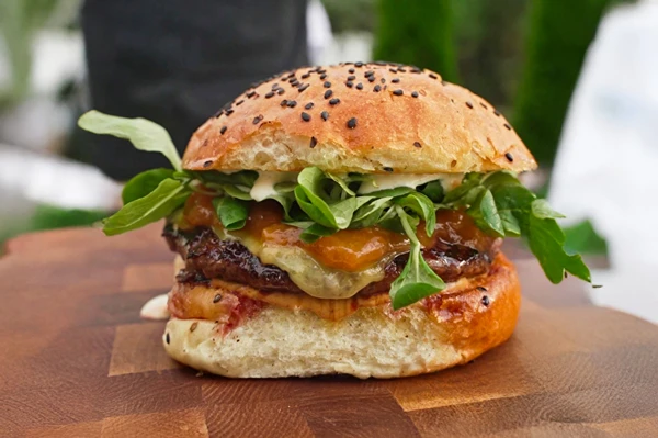 Őszibaracklekváros burger – próbáld ki ezt a párosítást