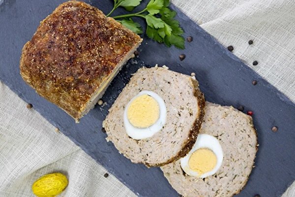 Római tálban sült tojásos vagdalt