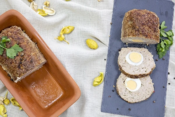 Római tálban sült tojásos vagdalt