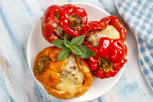 Töltött paprikák gázgrillről