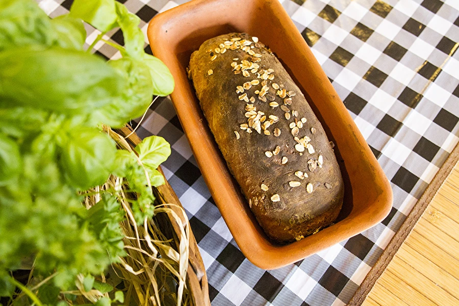 Hajdina–rizslisztes kenyér edényben