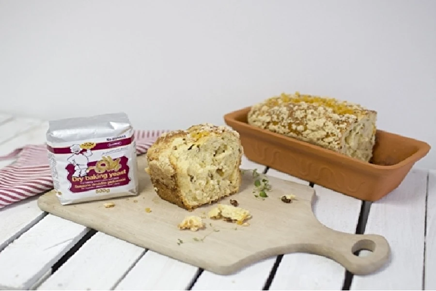 Browin Przepiśnik - Házi kelt sütemény ribizlivel és morzsával